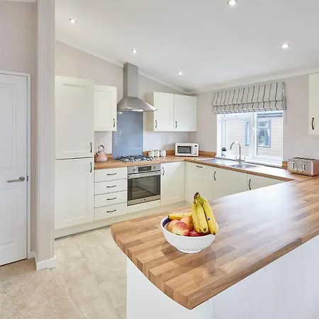 Host & - 28 The Pines