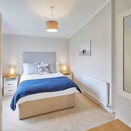 Host & - 28 The Pines